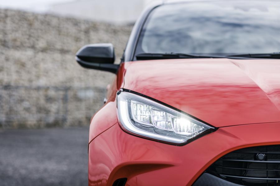 Детали экстерьера Toyota Yaris Hybrid 2020 года  (WW) (фото 54 из 111)